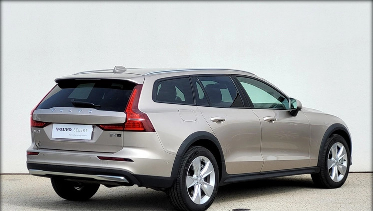 Volvo V60 Cross Country cena 215555 przebieg: 26420, rok produkcji 2023 z Polanica-Zdrój małe 497